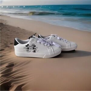 NWOT Grown-up Disney Mickey & Minnie Mouse Court Low Top Sneakers-Size 6